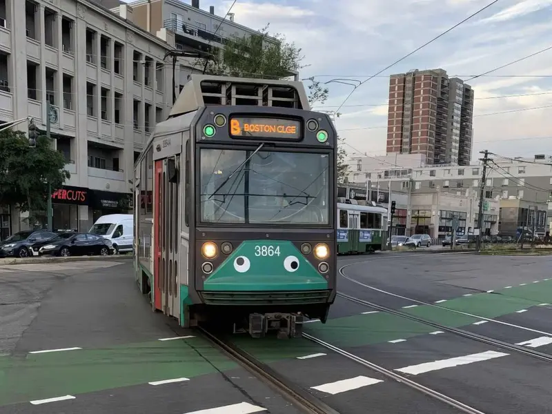 Metro de Boston adorna trenes y les pone ojitos