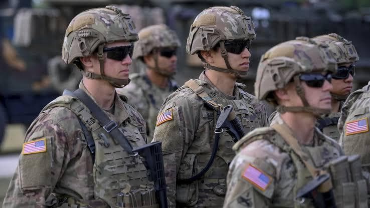 Militares estadounidenses de la 101/a División Aerotransportada en formación, listos para participar en adiestramiento en México.